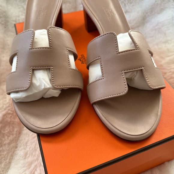 New Hermes Oasis Oran Sandal - Picture 2 of 15